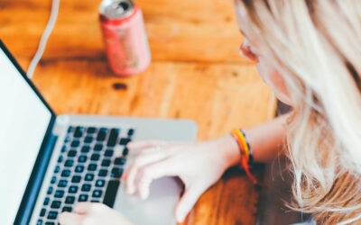 ¿Cómo opositar y trabajar a la vez? Aprende a estudiar oposiciones trabajando
