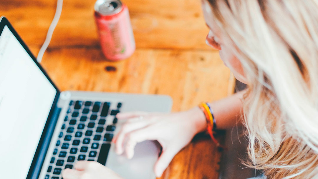 ¿Cómo opositar y trabajar a la vez? Aprende a estudiar oposiciones trabajando